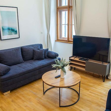 City Centre Apartment With Parking Prag Eksteriør billede