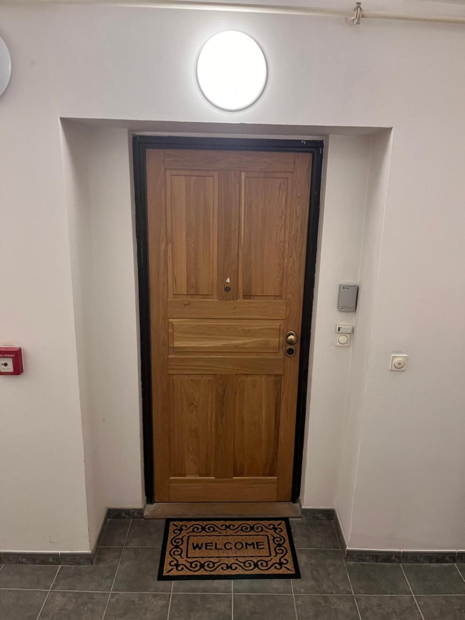 City Centre Apartment With Parking Prag Eksteriør billede