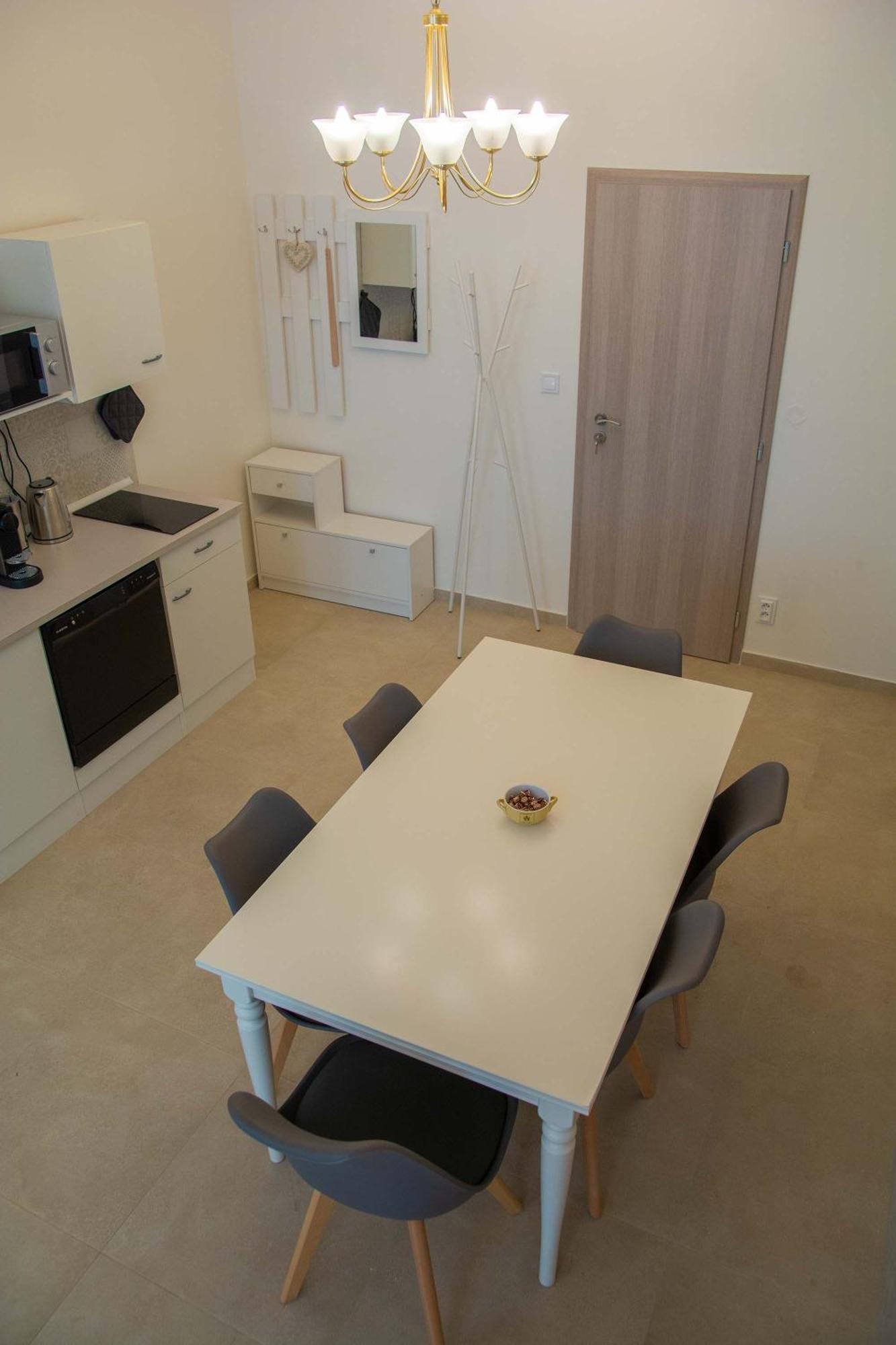 City Centre Apartment With Parking Prag Eksteriør billede